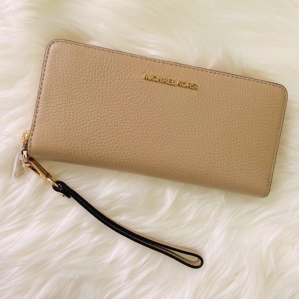 Michael Kors Jet Set Continental Wallet/Wristlet